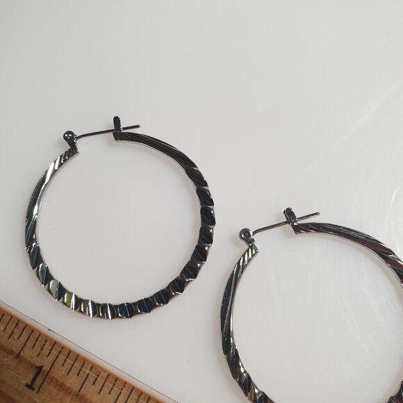 Textured Silver Tone Metal Hoop Earrings For Women Twisted Lightweight Classic - Picture 4 of 4